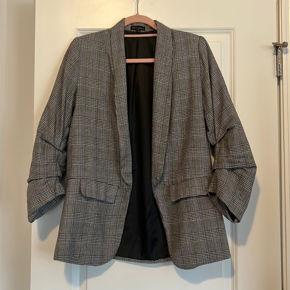 Women business casual blazer jacket. European fashion. Size: M